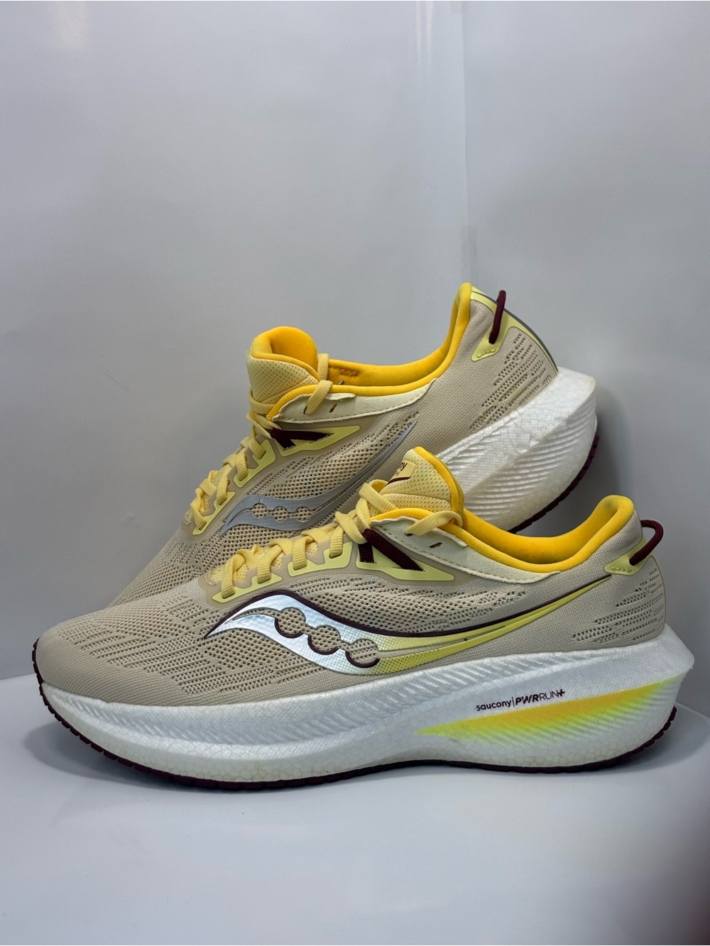 Saucony Triumph 21 Women's 10.5 Beige/Yellow/Crimson Running Shoe S10881-30